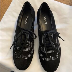 VANELI LACE UP FLATS.  NEW